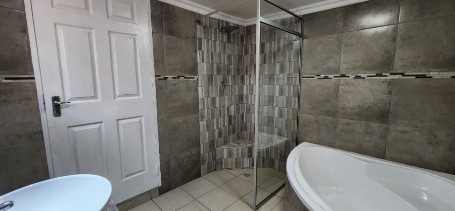 To Let 3 Bedroom Property for Rent in Flamwood North West